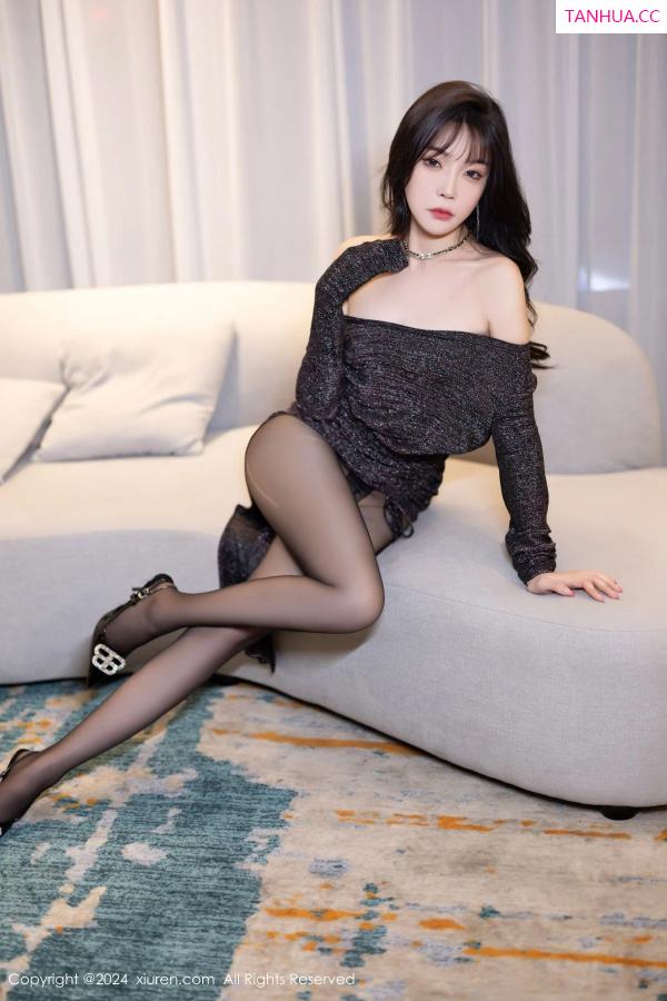 陈芝 芝芝Booty [XiuRen]高清写真图 2024.03.08 No.8200 徐莉芝Booty 美腿黑丝第24张图片
